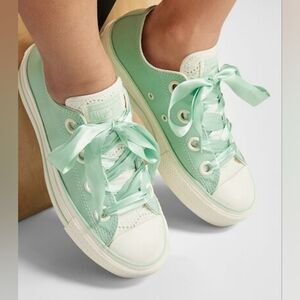 Converse Women's Mint Green & Ivory Lace Low Top Sneakers Sz9